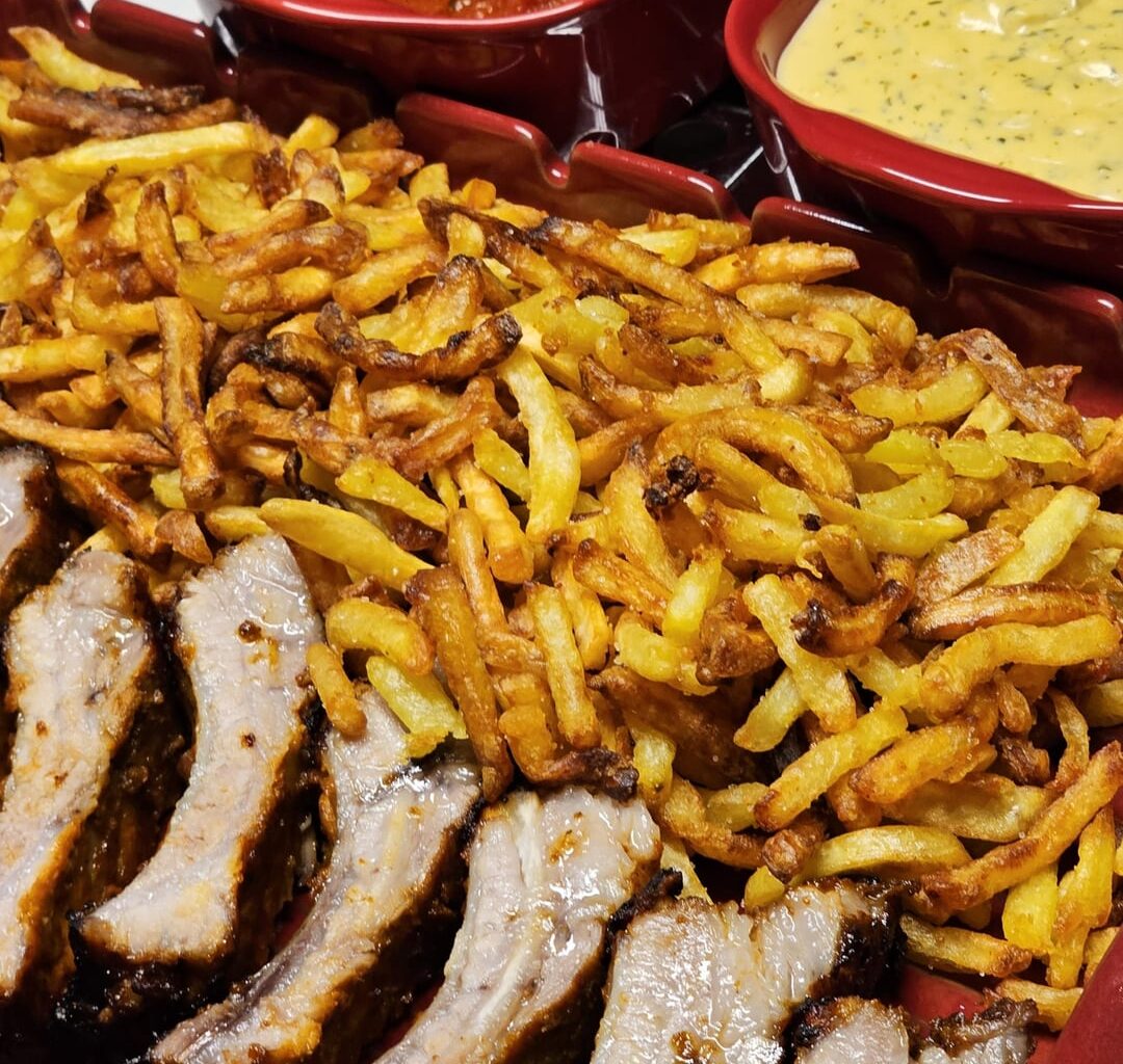 Spare ribs with homecut fries