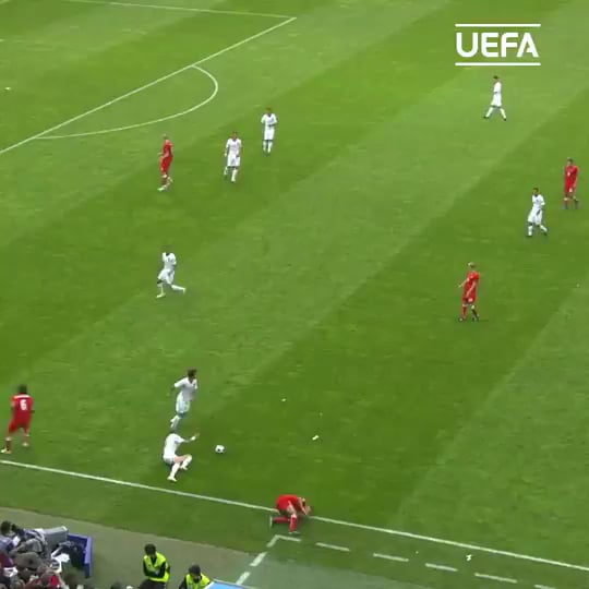 Ronaldo recriou esta assistencia  euro 2008 ( pq as pessoas estao a fazer da assistencia dele como algo  surpreendente)