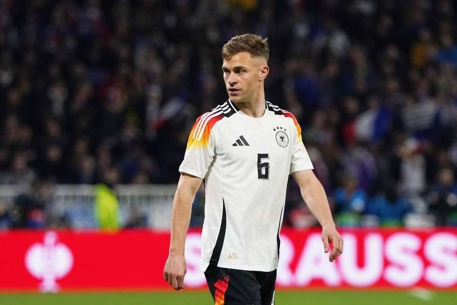 [SkysportsDE] Bayern could be involve kimmich in their bid for chiesa. 10 million+chiesa.