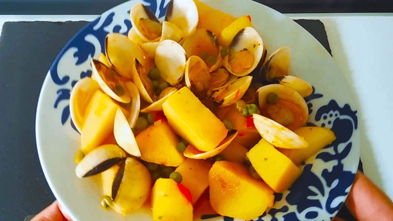 Stewed Potatoes with Clams