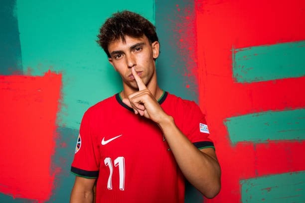 João Félix, à SIC, recordou a sua chamada em setembro quando não tinha minutos:"Estava no Atlético na fase do saio ou não saio, e o que ele (selecionador) disse, não é por ser eu, mas se estamos ali a formar um grupo, a preparar uma  fase final, não é por estar jogar menos ou mais que não deve ir.