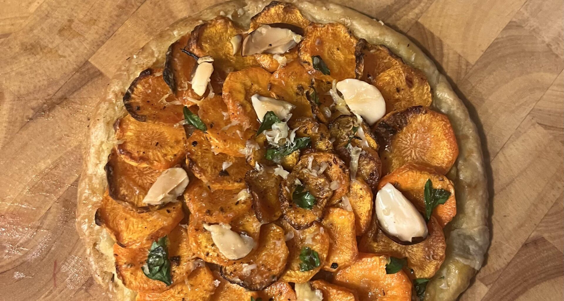 Tartelette fine carottes/moutarde/parmesan (avec ce qui traînait dans le frigo)