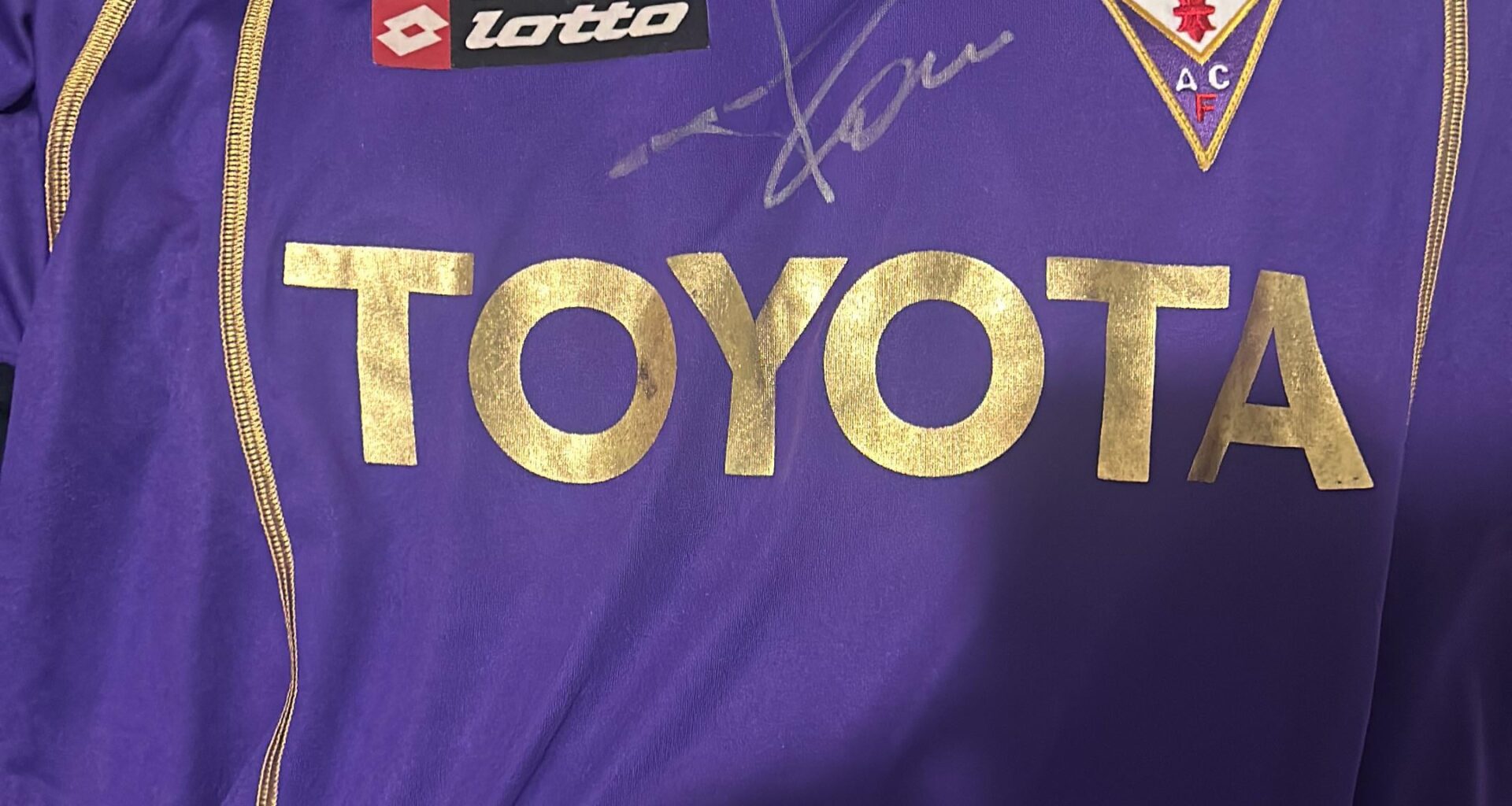 Is this Luca Toni’s signature?