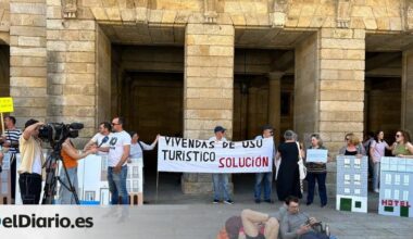 Los concejales del PSOE en Santiago desobedecen al partido y apoyan la ordenanza que limita los pisos turísticos