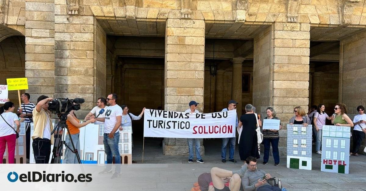Los concejales del PSOE en Santiago desobedecen al partido y apoyan la ordenanza que limita los pisos turísticos