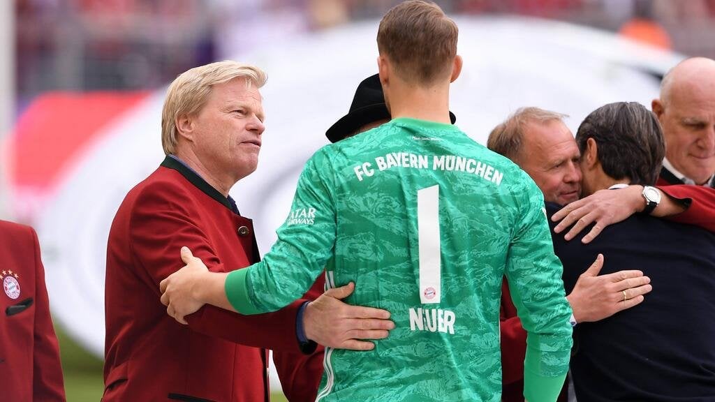 Kahn über Neuer: "Es gibt 2 Ebenen. Die eine sind die harten Fakten. Hier gibt es aktuell definitiv Torhüter, die bessere Werte als Manuel haben. Die 2. Ebene ist der Faktor Psychologie. Welche Wirkung hat Manuel auf die Gegner, welche auf die eigene Spieler. Dieser Faktor ist bei ihm enorm groß."