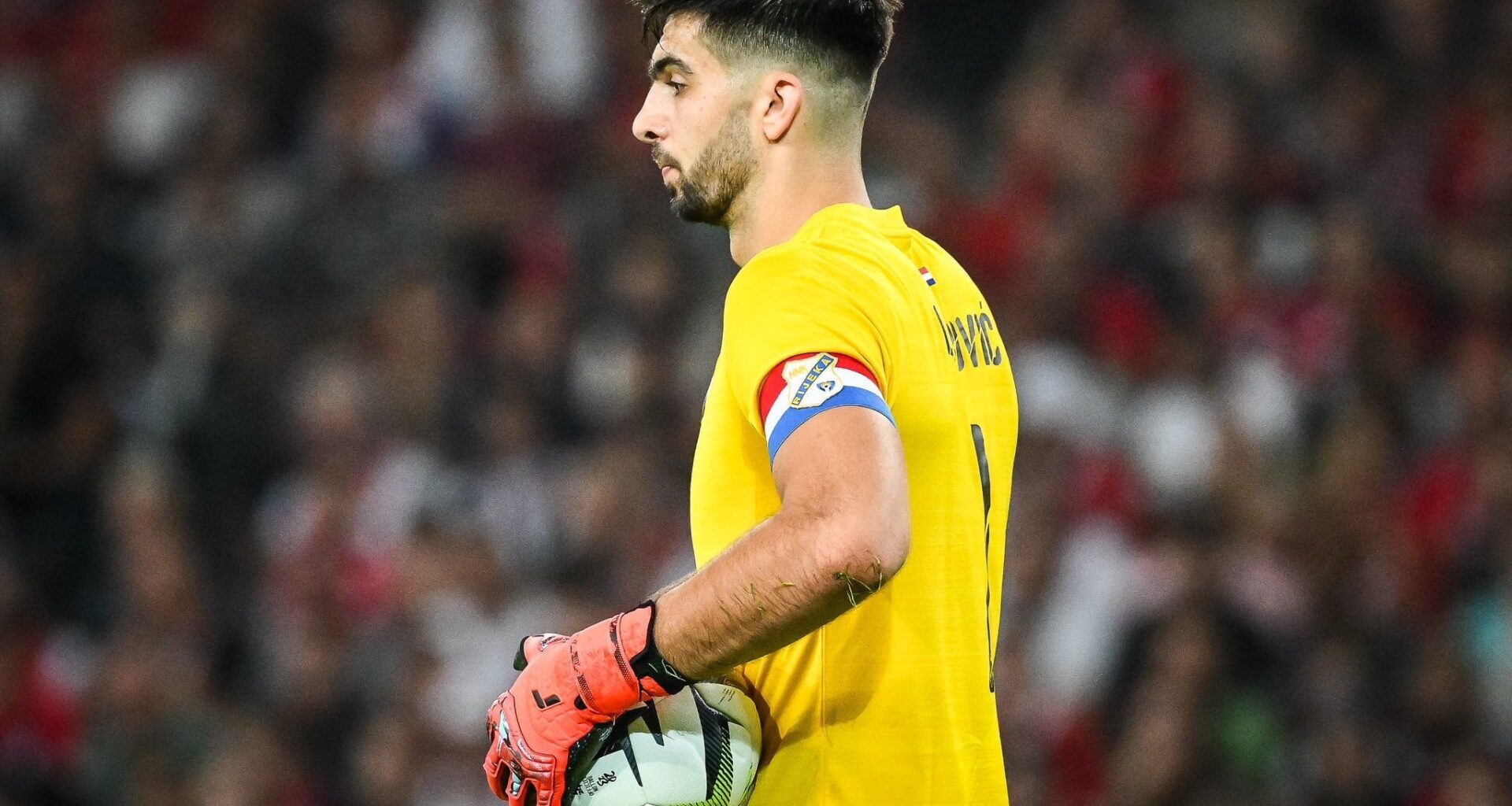[Plettenberg] Done Deal: FC Augsburg wird den kroatischen Schlussmann Nedijlko Labrovic von HNK Rijeka verpflichten. Ablöse ca. 2 Millionen €, Medizincheck heute in Augsburg