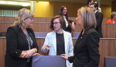 La majoria tomba la resolució que insta al Govern a complir amb els terminis