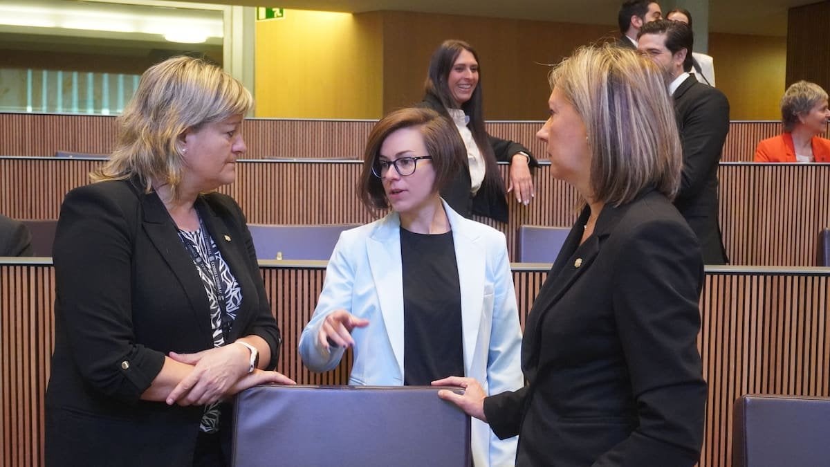 La majoria tomba la resolució que insta al Govern a complir amb els terminis