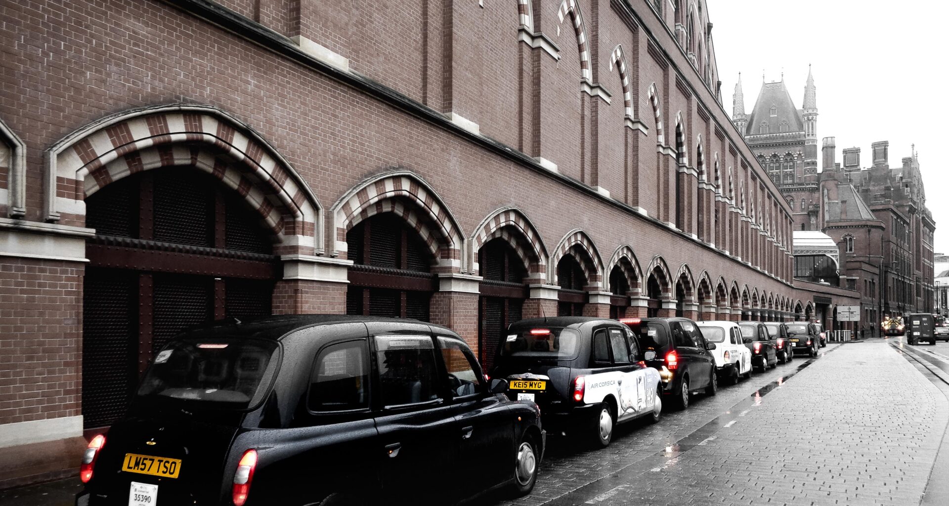 Took that picture the other day near King's Cross, thought it was stereotypical London (in a good sense!)
