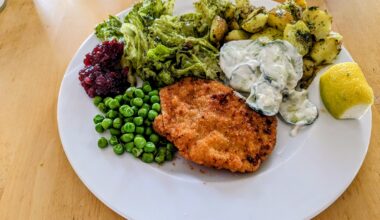Wiener Schnitzel (homemade) with parsley-potatoes, green salad with Kernöl and lots of green vegetables