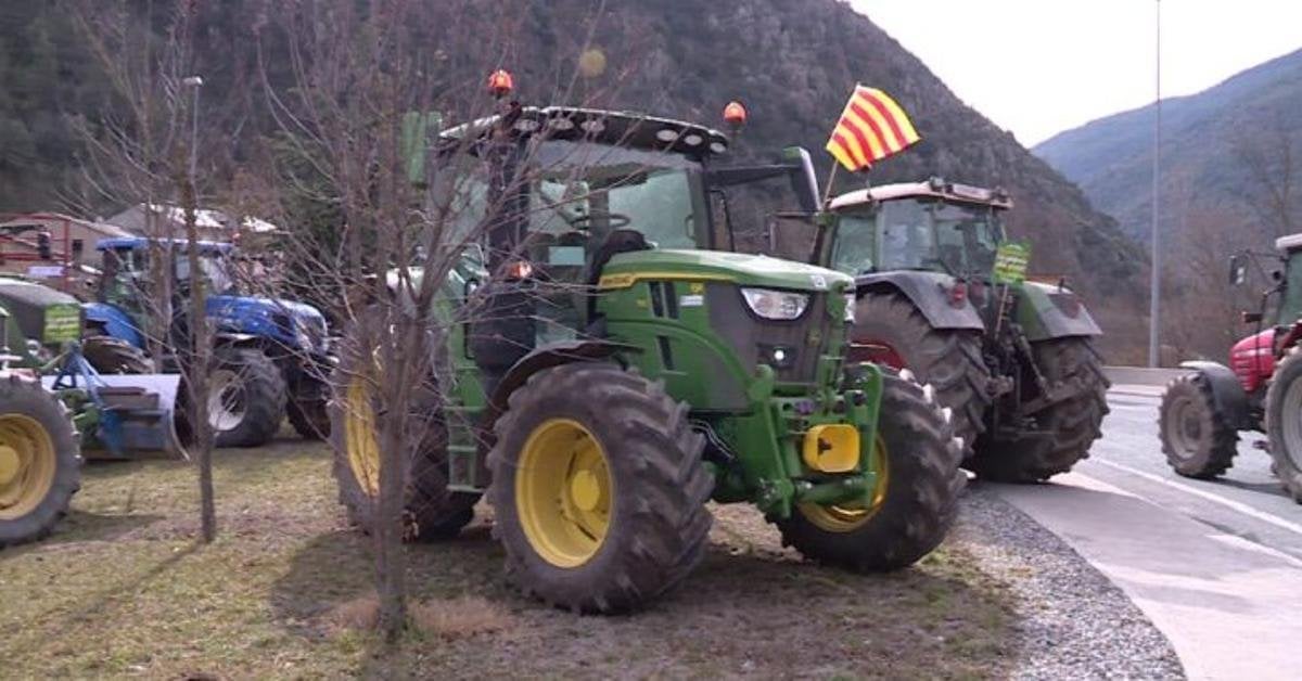 Indignació amb els pagesos per fer servir Andorra d'ostatge i incertesa de cara al tall de dilluns