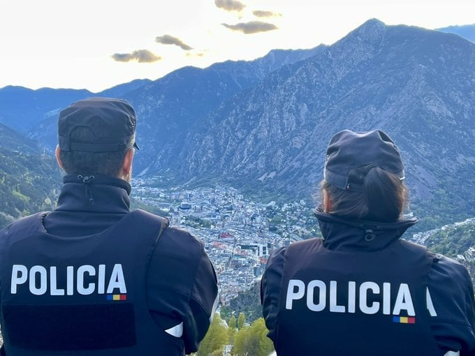 La policia obre aviat noves places i s'insta a que es presentin dones per feminitzar el cos