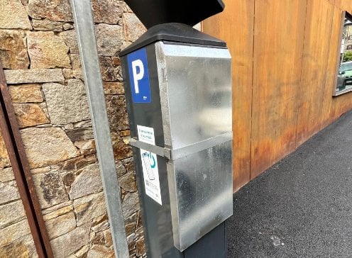 (Fotonotícia) Aparcament gratuït a Ordino per protegir els parquímetres per Sant Joan