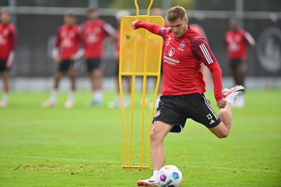 Der Transfer von Erik Wekesser zum FCK ist fix. Er hat den Medizincheck bestanden. Für ihn zahlt der FCK eine Ablösesumme leicht unter 500.000€.