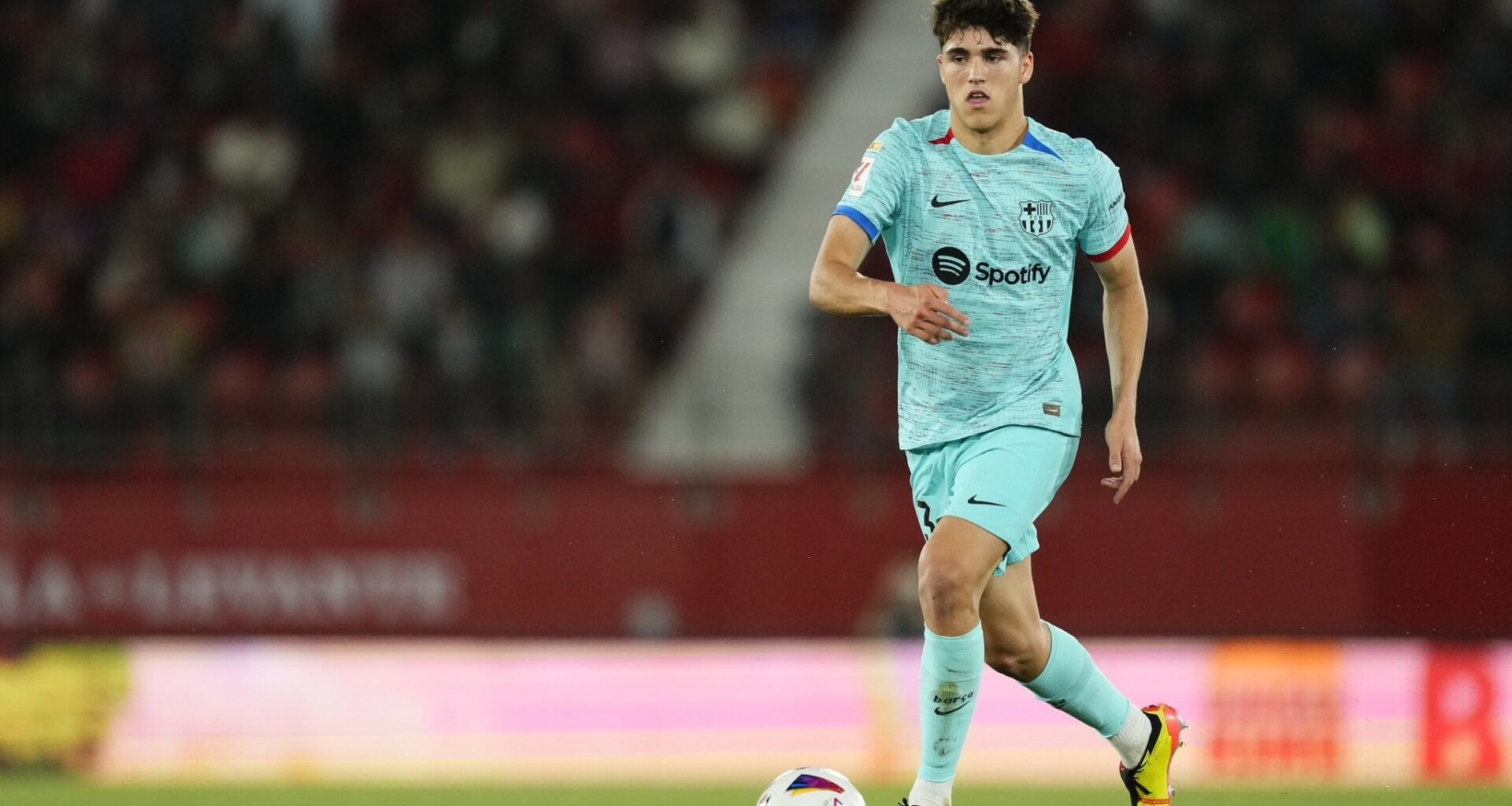 [Florian Plettenberg] Flick plans to firmly include Pau Cubarsí in the central defense for the upcoming season! Flick sees the 17 y/o as an absolute key player for the future. He has already demonstrated at FC Bayern and in the past that he can handle young players excellently. Contract until 2027.