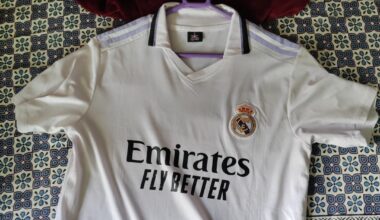 Which one is a worse fake one ?