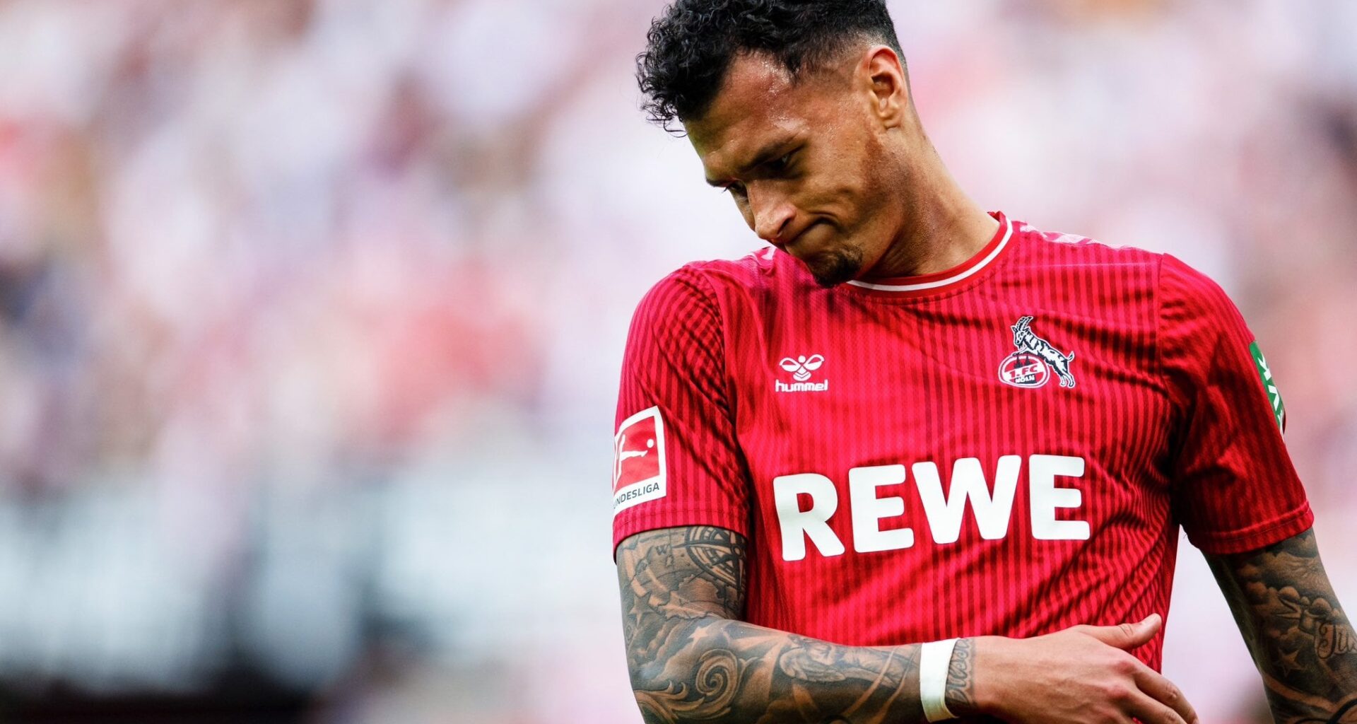 Der 1. FC Köln und Davie Selke sind in Verhandlungen über einen neuen Vertrag!   Der Poker zieht sich aber, denn das Angebot der Kölner ist nicht ausreichend. Selke kann Köln durch den Abstieg ablösefrei verlassen, schließt einen Verbleib aber nicht aus. Konkrete Anfragen aus dem Ausland liegen vor