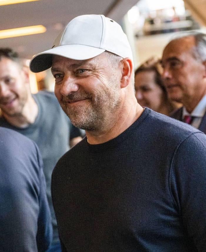 Hansi Flick will arrive in Barcelona today and stay until the end of the week. Then he will take few more days off and watch few Euro games. During this week he will meet with Deco. He will then return along with his assistants around the end of June. Via: RogerTorello