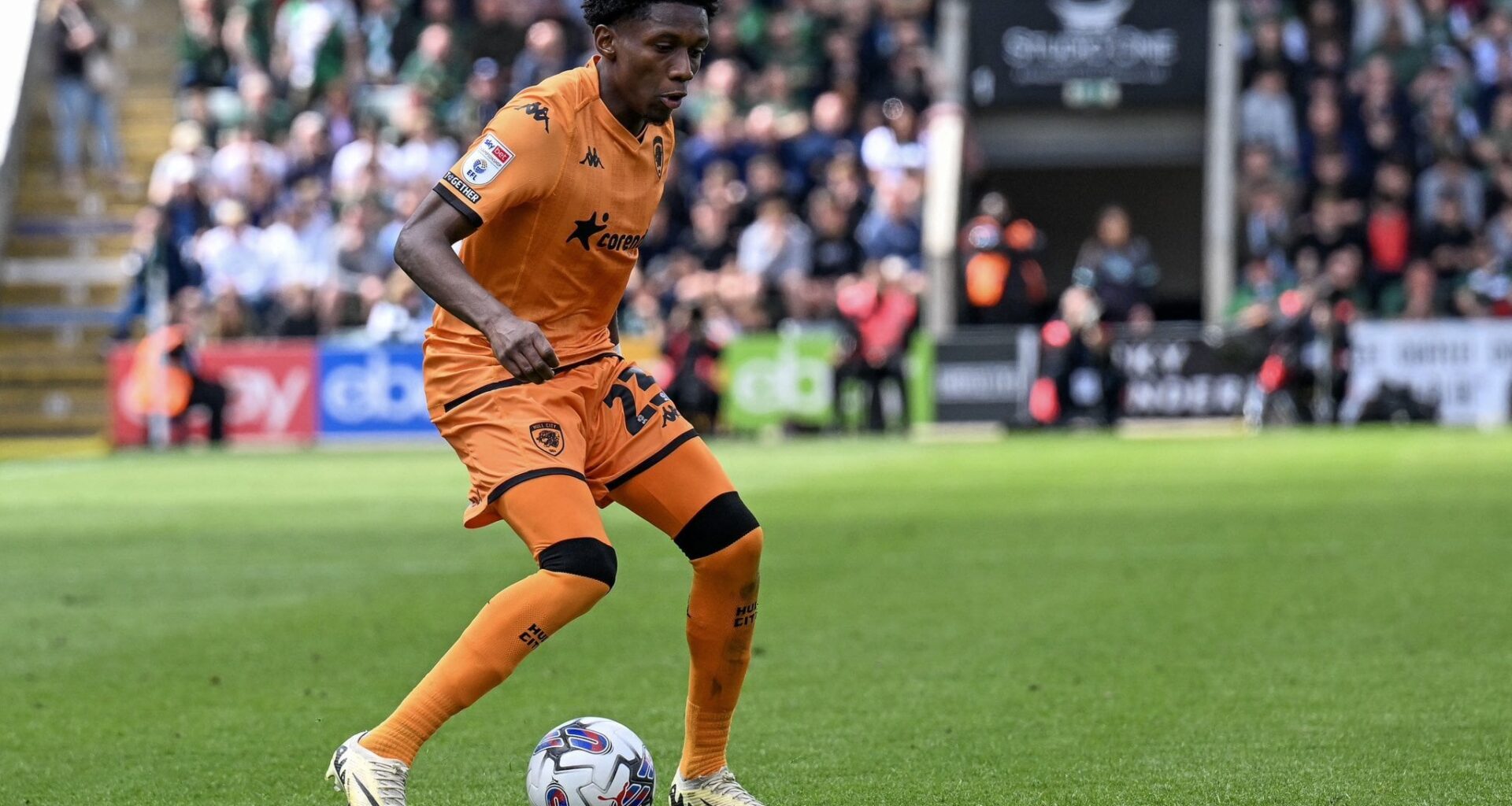 [Florian Plettenberg] Been told the interest of FC Barcelona in Jaden Philogene is very concrete now! Excl. Detail: FC Barcelona have submitted an offical offer to Hull City! One year loan with an obligation to buy! Contract of the 22 y/o talented winger is valid until 2026. @SkySportDE