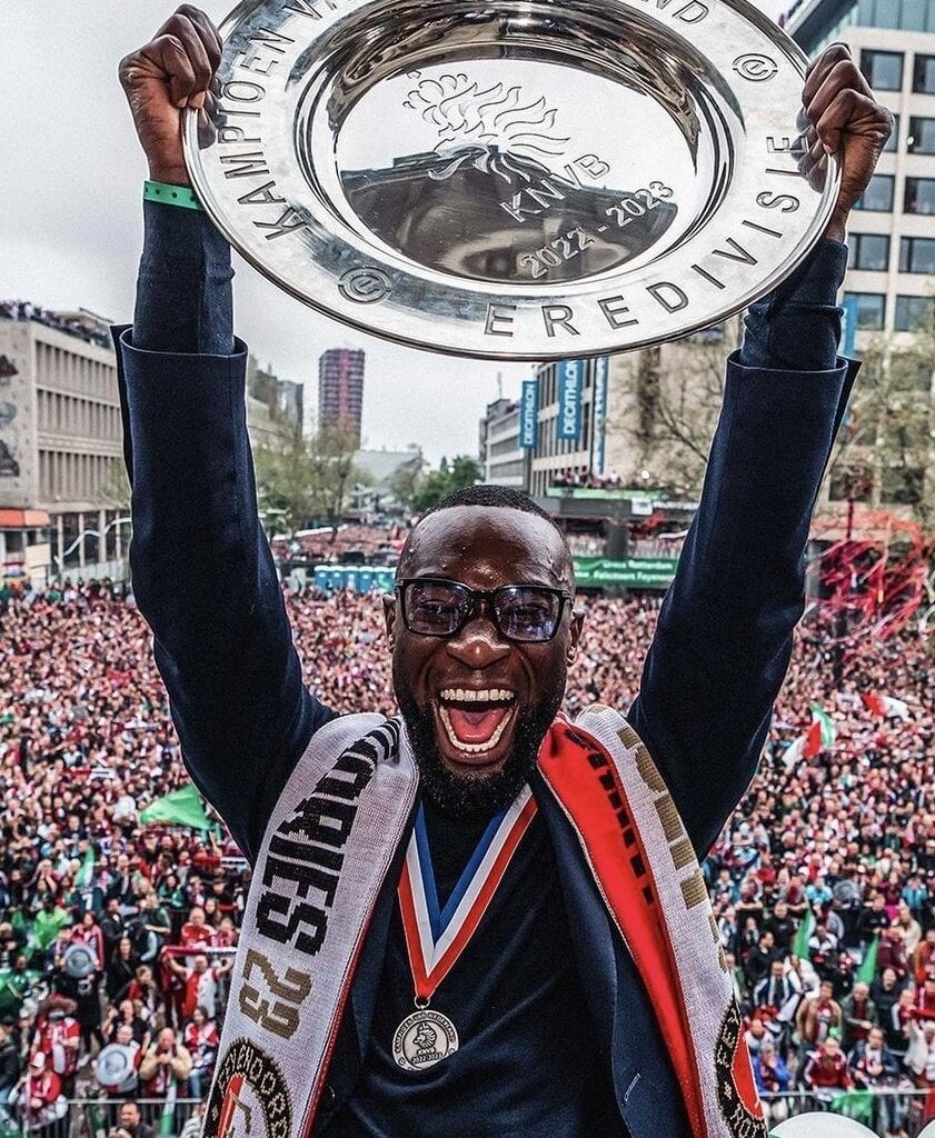 🚨🔴⚪️🇳🇱 #Eredivisie |  💰 PSG have made a contractual offer to Lutsharel Geertruida ❗️  ✅ The player is very interested but will decide on his future after the EURO  ➡️ No official contacts between the two clubs yet