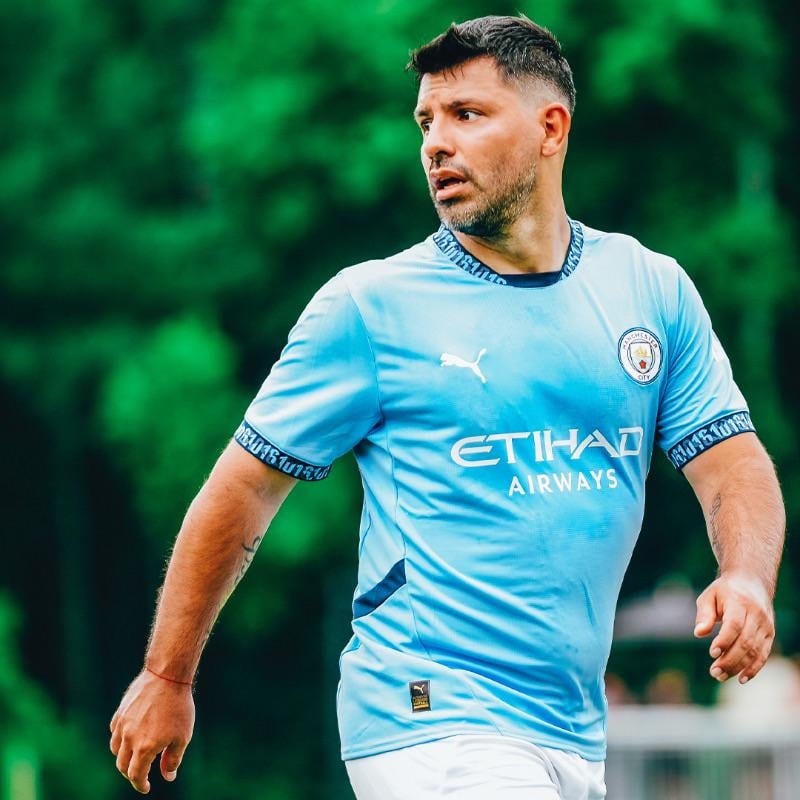 [Man City on Twitter] Look who’s back in blue, showing off our 2024/25 home kit 🤩  🩵 @aguerosergiokun