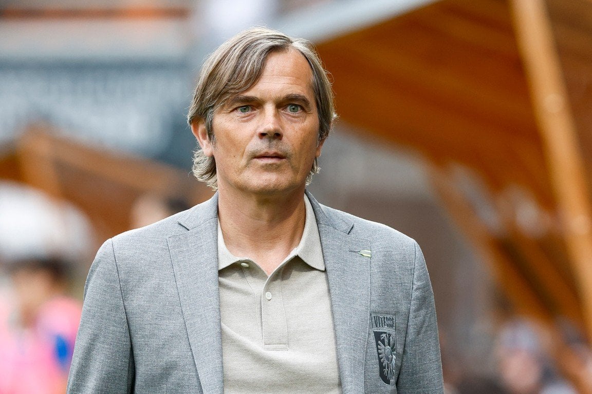 PSV in talks with Phillip Cocu to return to club as part of the youth academy staff.