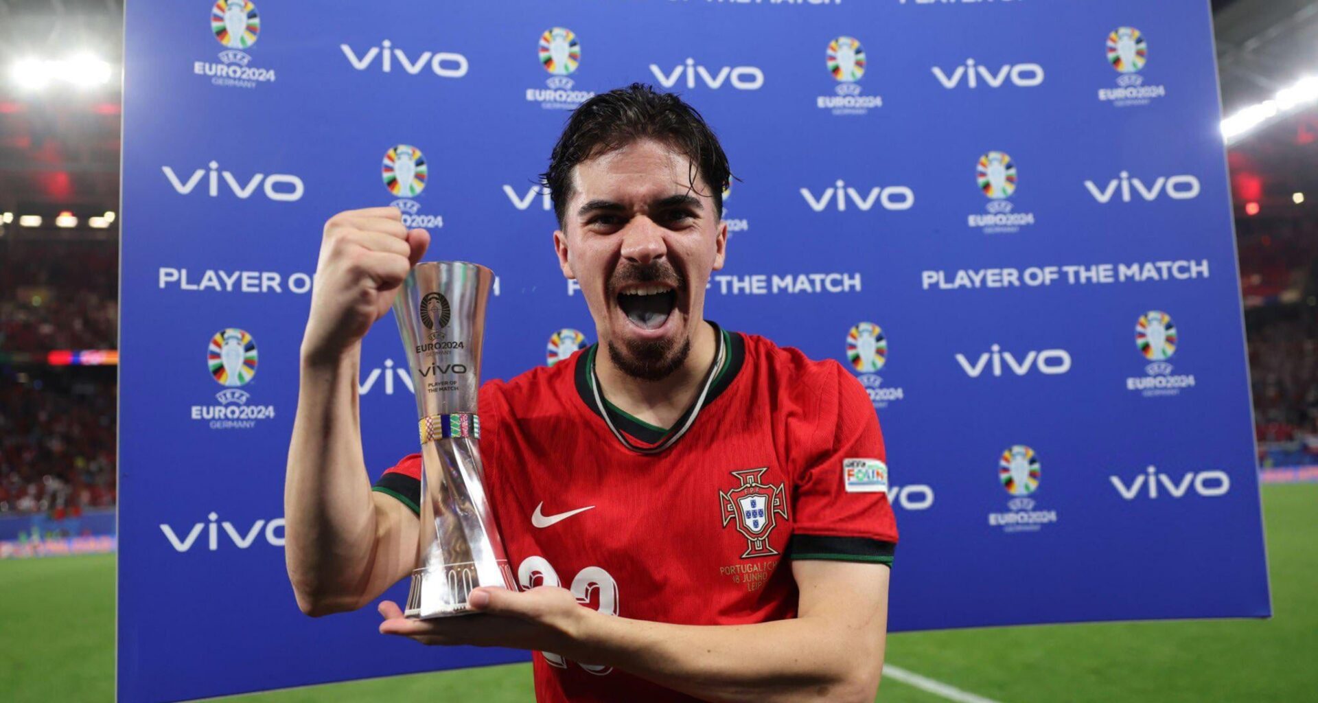 Vitinha é o Player of the Match no jogo contra a Chéquia