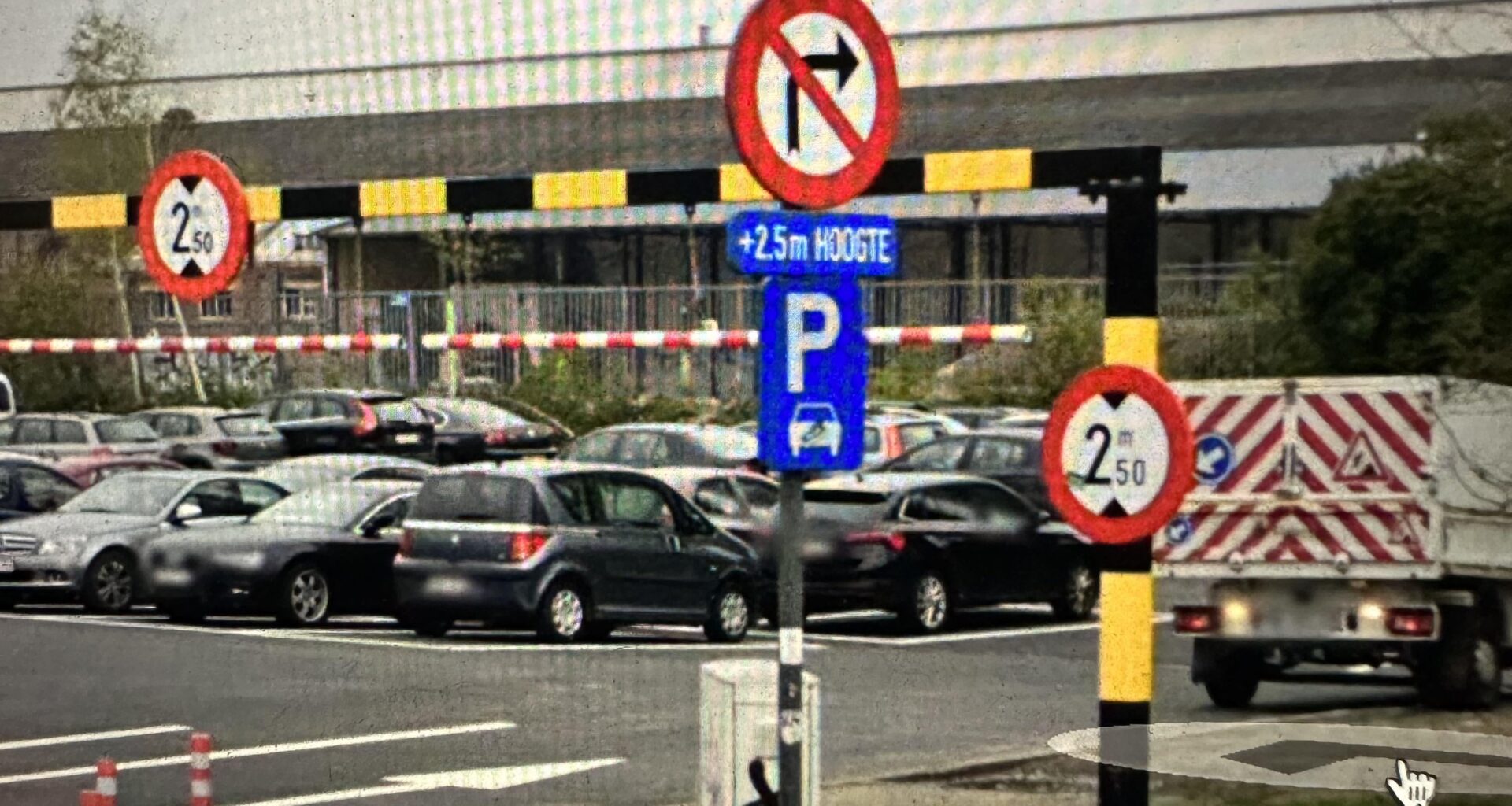 No right turn for every car?