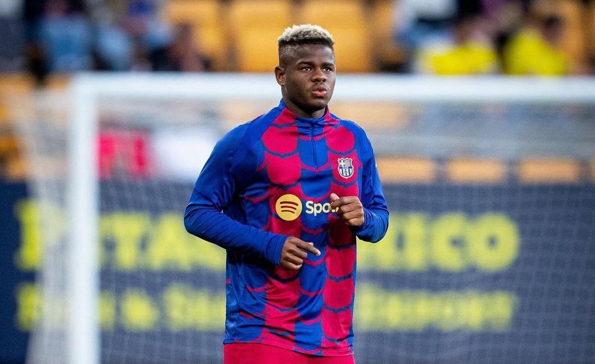 [Fabrizio Romano] FC Porto will present formal bid to Barça for Mikayil Faye around €15m this week, meeting already scheduled. Understand Barcelona want a buy back clause to be included in the deal as they don’t want to lose control on the player. Talks will continue this week.