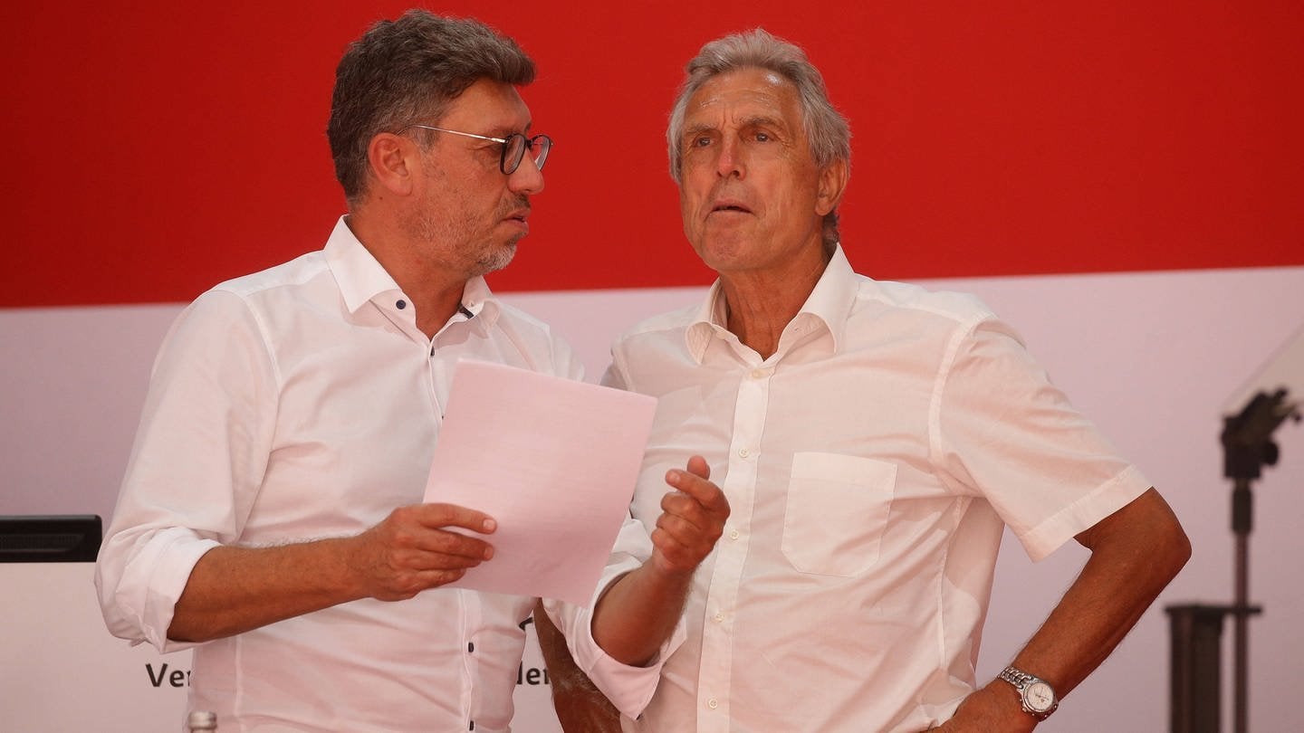 Was nach einer Abwahl Vogt und Adrion beim VfB Stuttgart passiert - Fußball