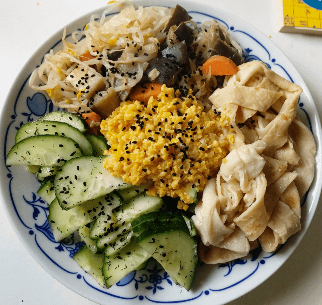 Hey fellow europeans. I was told to post here! Veggies, cucumber salad lupin shred and tortilla noodles with creamy peanut-lemon sauce.