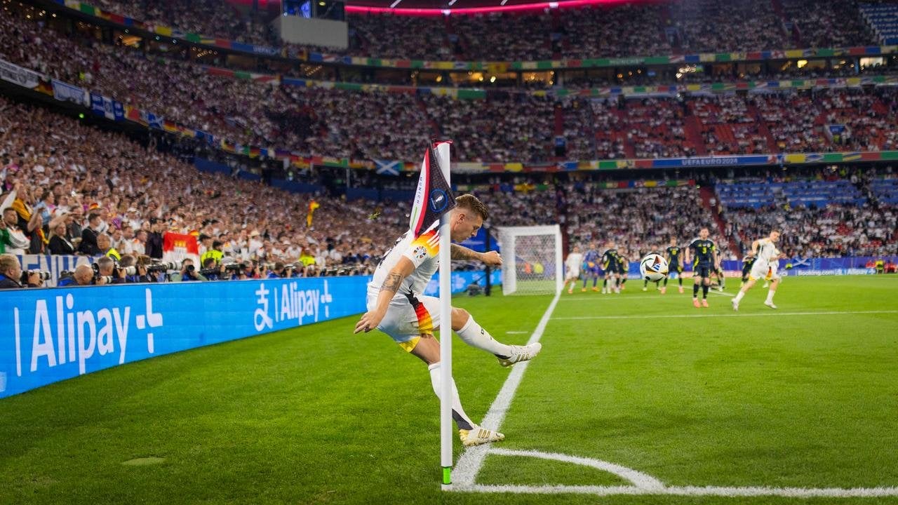 Trotz Kroos und Spezialtrainer - harmlose DFB-Standards: Deutschland hat in der Gruppenphase acht Tore erzielt, keines davon nach einer Standardsitution. Die Arbeit von Mads Buttgereit trägt noch keine Früchte.