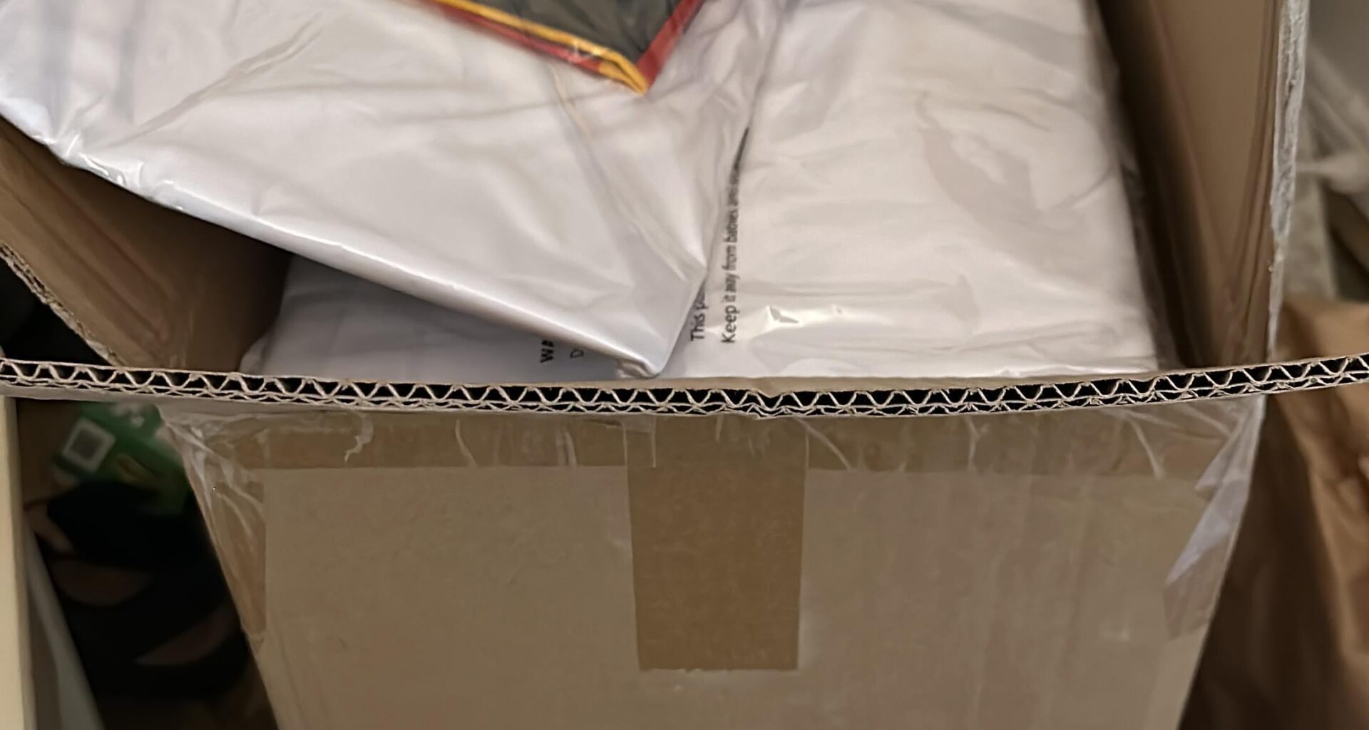 Amazon fresh liefert mit Karton mit 100 Pepsi Fan T Shirts - statt 1 kostenlosen