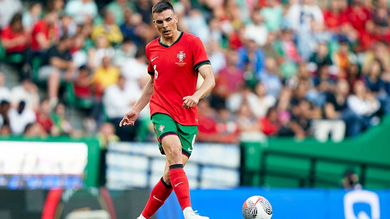 Fulham have received a second bid worth €45m from Bayern Munich for João Palhinha on Tuesday, which still wasn't enough for the English club. Fulham are unwilling to accept less than the fee that was agreed last summer (€58m plus €9m add-ons).