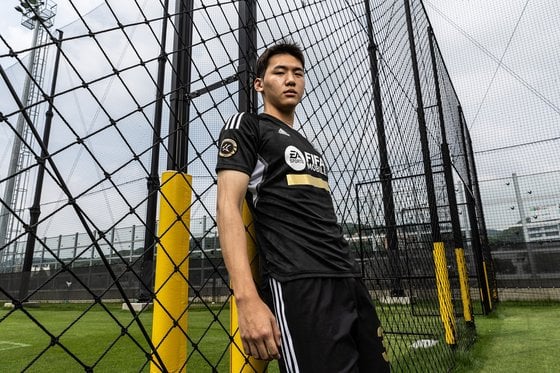 Korea's sole Premier League defender is a 19-year-old. Who is Kim Ji-soo?