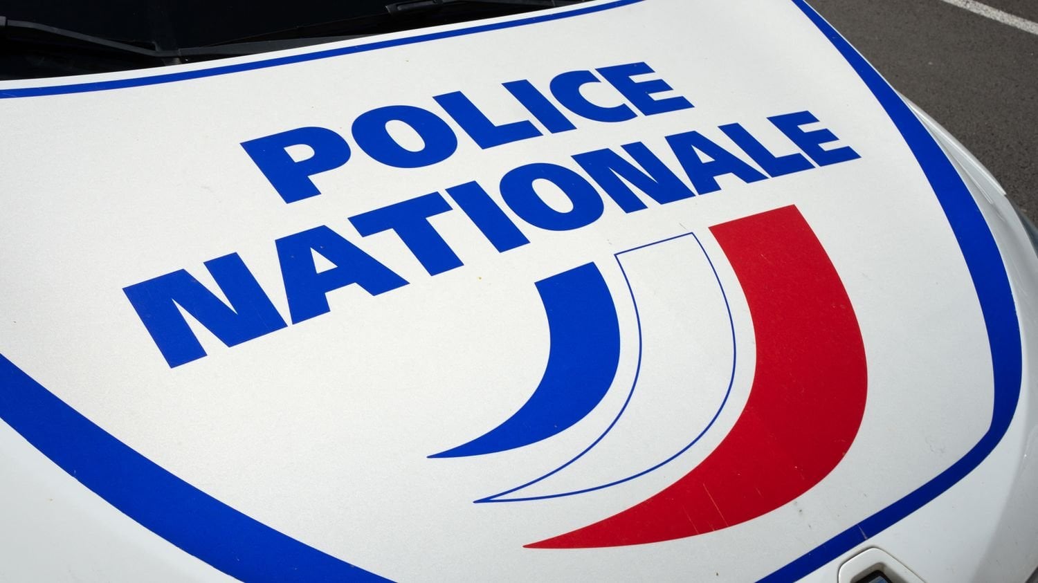 "J'en ai marre des gens comme vous, bougnoules et renois, moi je vote le RN" : un automobiliste menace de mort et blesse un chauffeur de bus dans le Val-de-Marne