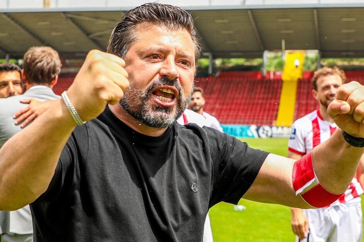 Carlos Fangueiro continua no comando técnico do Leixões