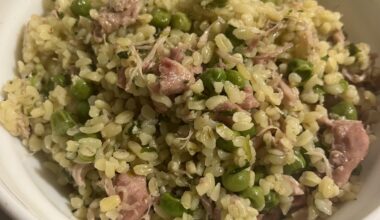 unidentified slop (bulgur with spinach, peas and canned chicken, boosted with butter, msg and sriracha) for the next 2 days