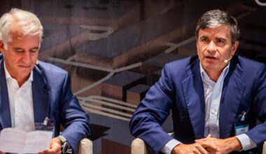 Centeno: «Es una barbaridad que la Malvarrosa no esté llena de hoteles de cinco estrellas y que en primera línea de playa haya un hospital, un instituto y viviendas VPO»