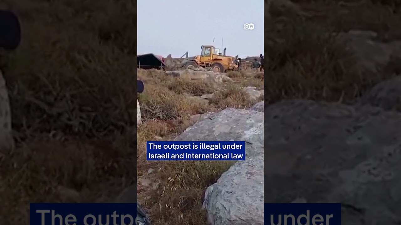 Israeli police clash with settlers in the occupied West Bank | DW News