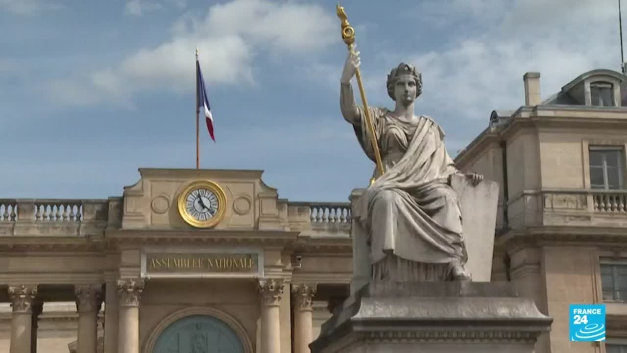 Francia centra su atención en las negociaciones entre partidos para formar gobierno