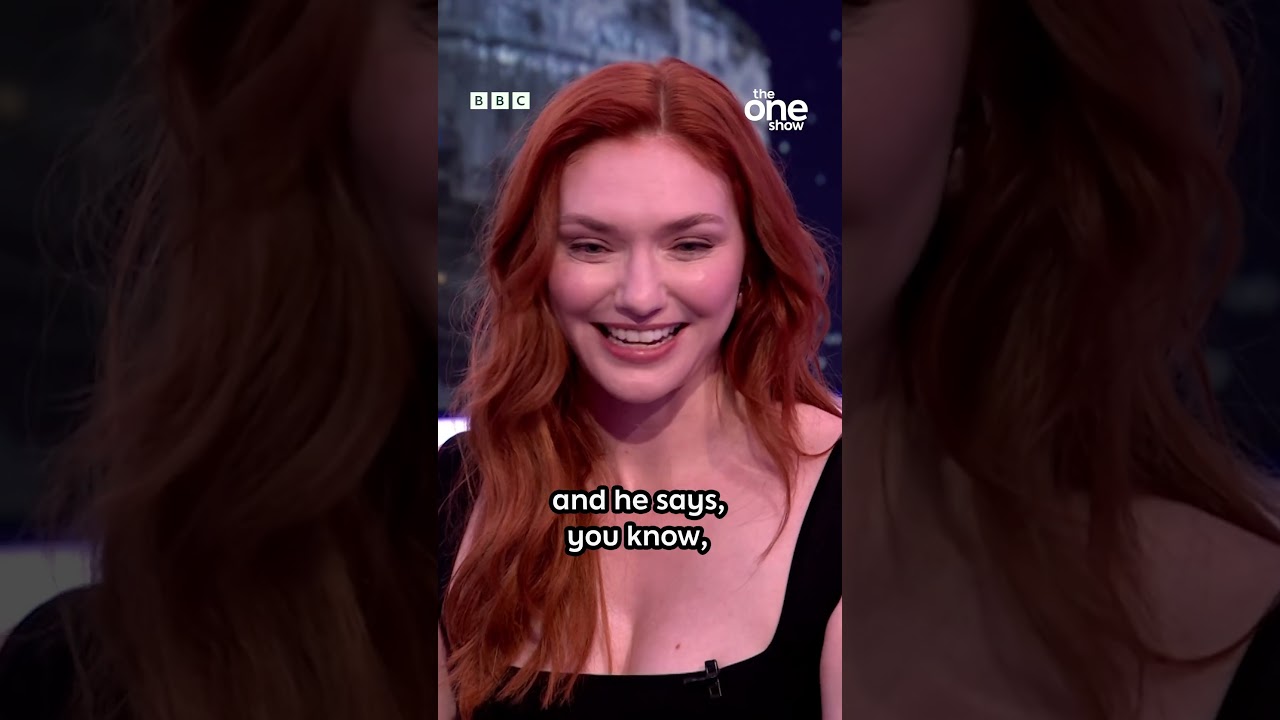 Eleanor Tomlinson recalls an awkward encounter with #StarWars legend Mark Hamill 🙈