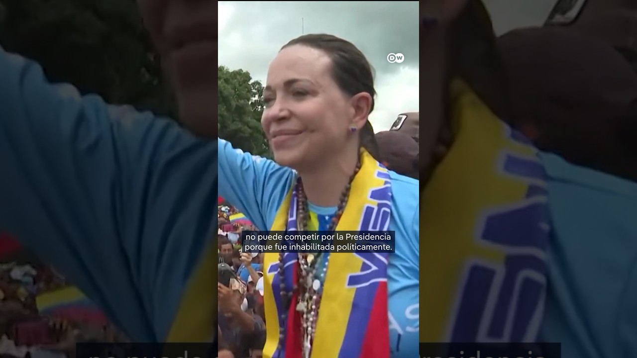 Venezolanos impiden que la policía confisque el camión de Machado