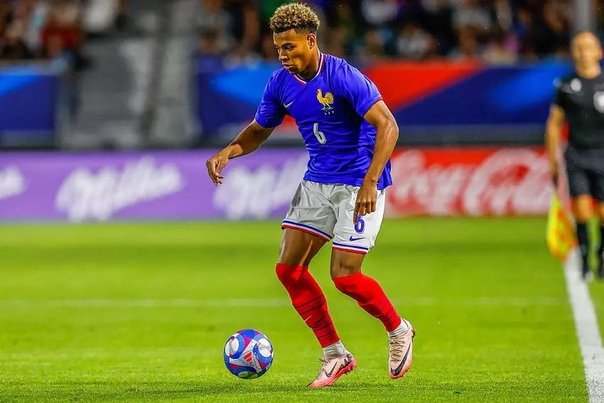 [Djamel] Rennes expects Paris to send a new offer in the upcoming hours. Nasser wants to find to quickly find an agreement with Rennes while the player has not decided yet