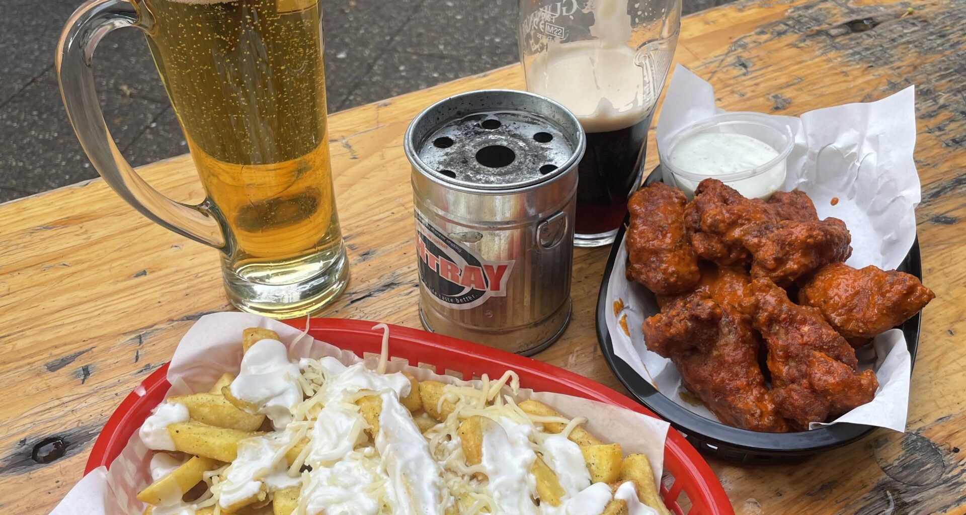 Wings and Fries with aioli and cheese in Berlin