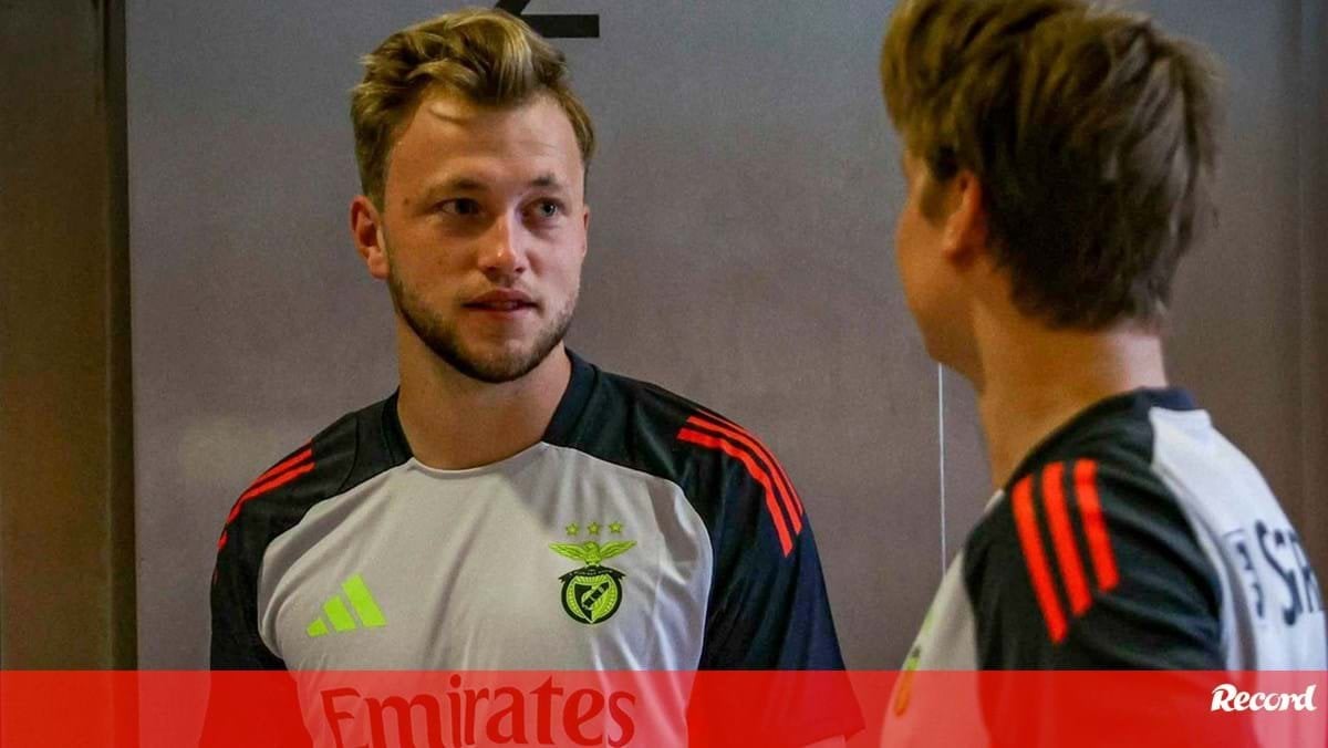 Adeptos do Benfica não perdoam pormenor das camisolas que jogadores mostraram nos exames médicos