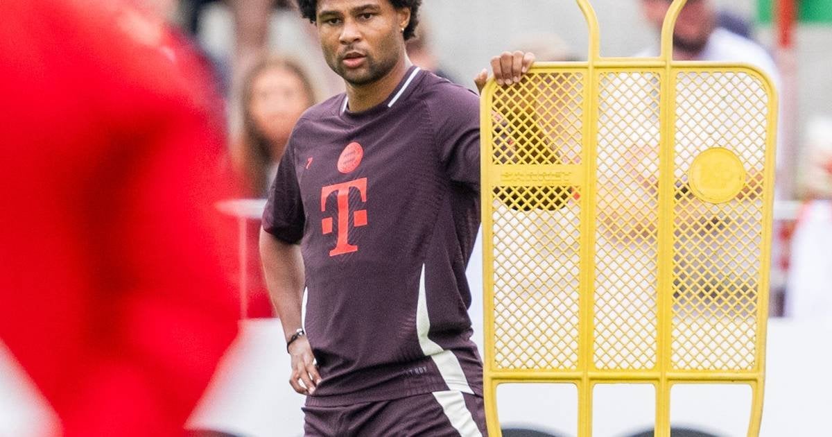 Gnabry zu Wechselspekulationen: "Ich finde es crazy, wie wild hin und her spekuliert wird, nicht nur mit meinem Namen, auch mit den Namen meiner Mitspieler. Zumal wir alle noch gültige Verträge haben und auf höchstem Niveau Fußball spielen. Ich habe noch 2 Jahre Vertrag, es gibt kein Druck."