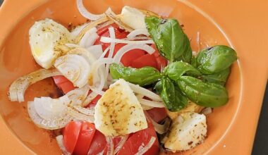 TOMBOB: Tomatoes, Onions, Mozzarella, Basil, Olive oil, and Balsamico