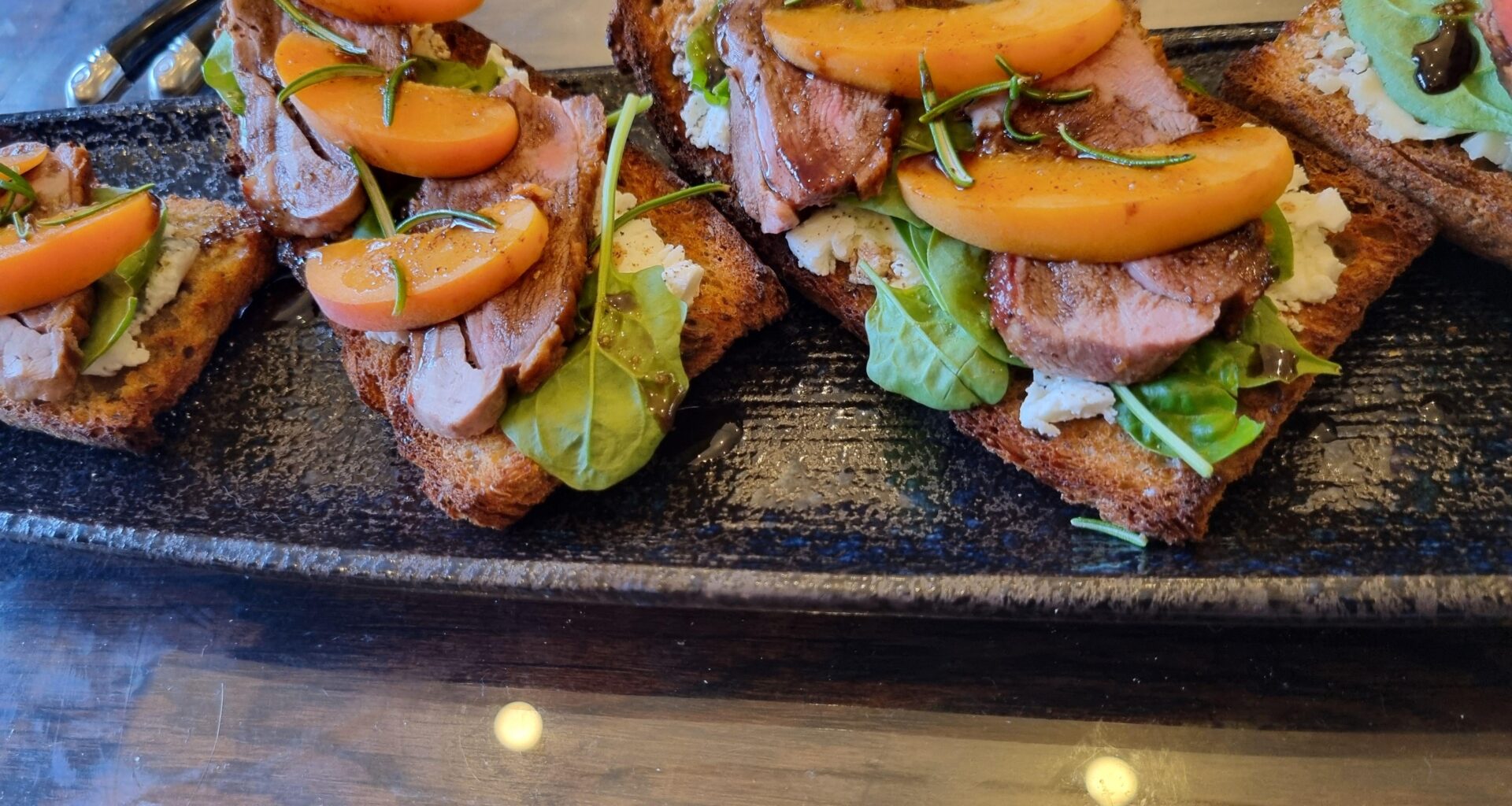 Tartine de canard au fromage de chèvre (recette)